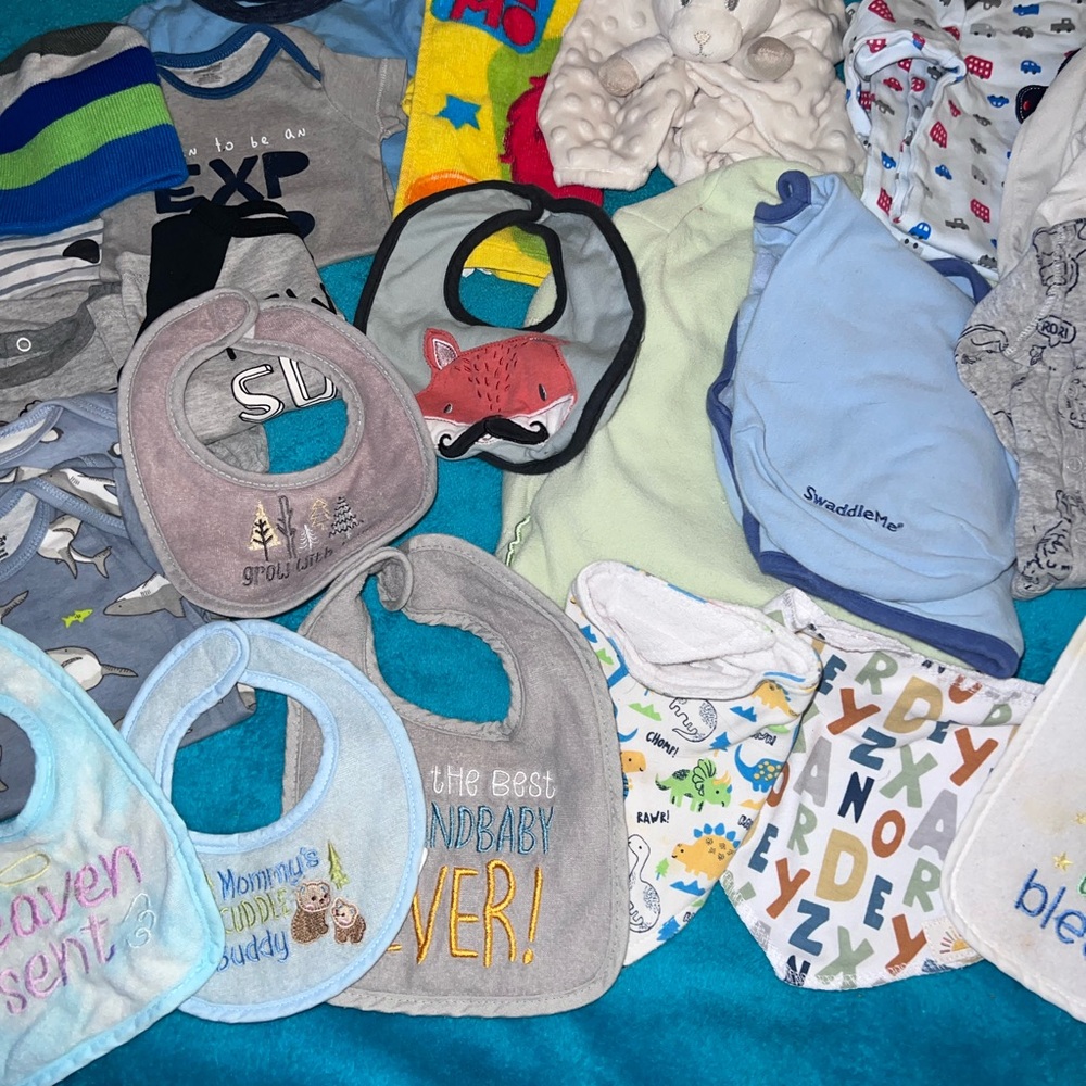 MIXED LOT OF BABY BOYS SIZES O-3 AND UP